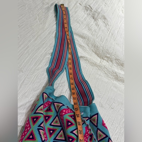 Wayuu Maruliunaja Bag
Colombian ethnic shoulder bucket bag drawstring handmade - Picture 9 of 12